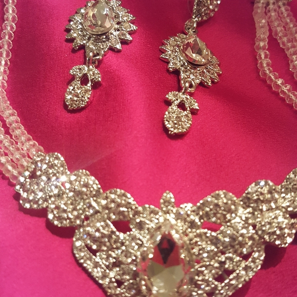 Silver stone and white beaded necklace and earings - Picture 3 of 3